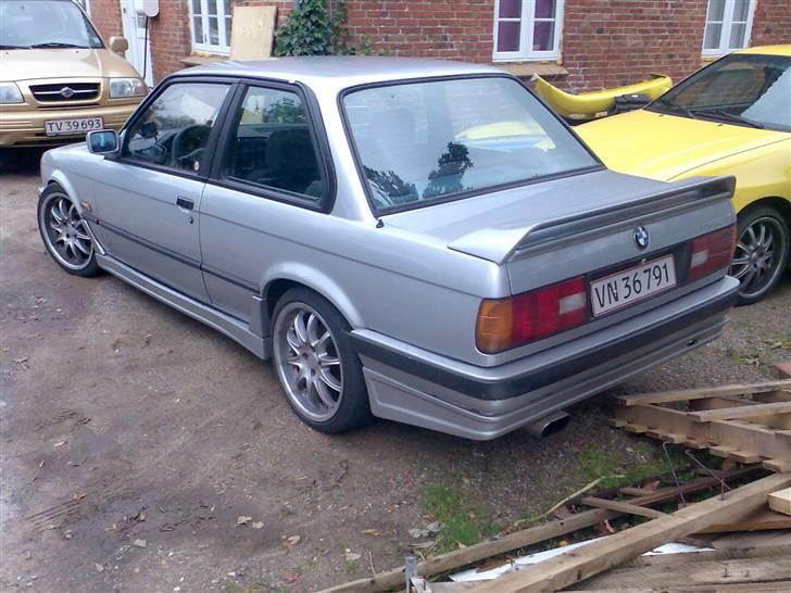 BMW 320i (325i) billede 2