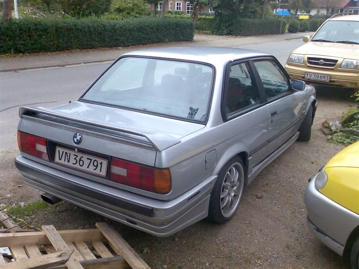 BMW 320i (325i) billede 3