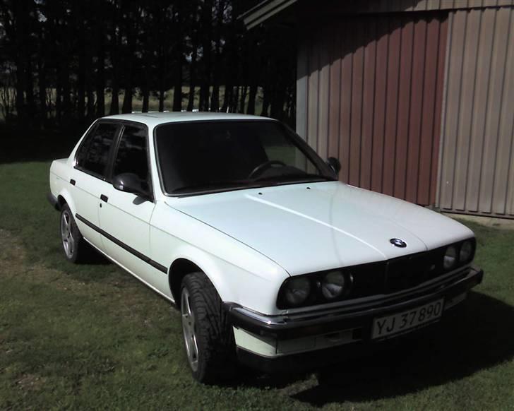 BMW E30 324 D billede 1