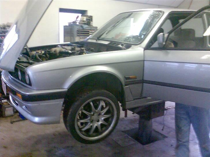 BMW 320i (325i) - Min mekaniker igang med at orden det forskellig el, så omdrejninges tæller osv. kommer til at virke igen billede 17