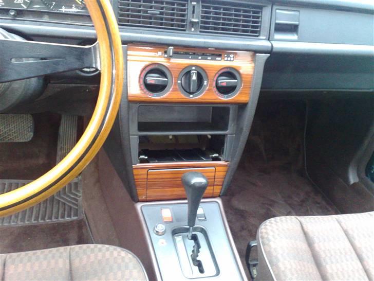 Mercedes Benz 190 SOLGT - Første billede af den nye kabine billede 3