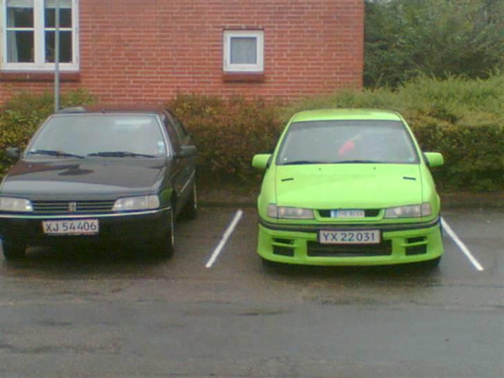 Opel Vectra a solgt.... - mine forælders pug 405 2,0 i ved siden af min bil... ;) billede 11