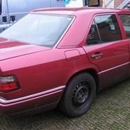 Mercedes Benz W124, E300D