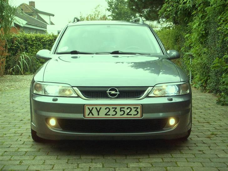 Opel Vectra B 2,2 DTI SOLGT - De Rigtige hurtige ser mig herfra billede 2