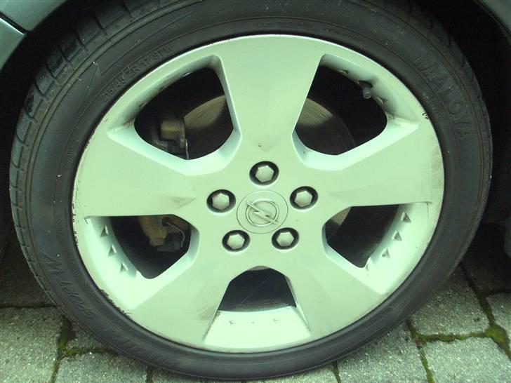 Opel Vectra B 2,2 DTI SOLGT - Her er nogen 17" med ridser....Grrrr billede 4