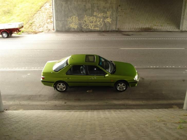 Peugeot 605 SRI billede 1