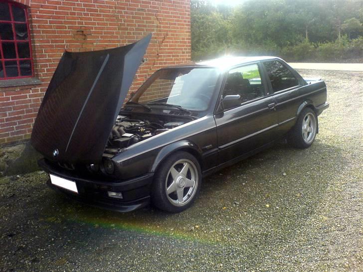 BMW 320i S Edition *SOLGT* - Med klappen åben billede 11