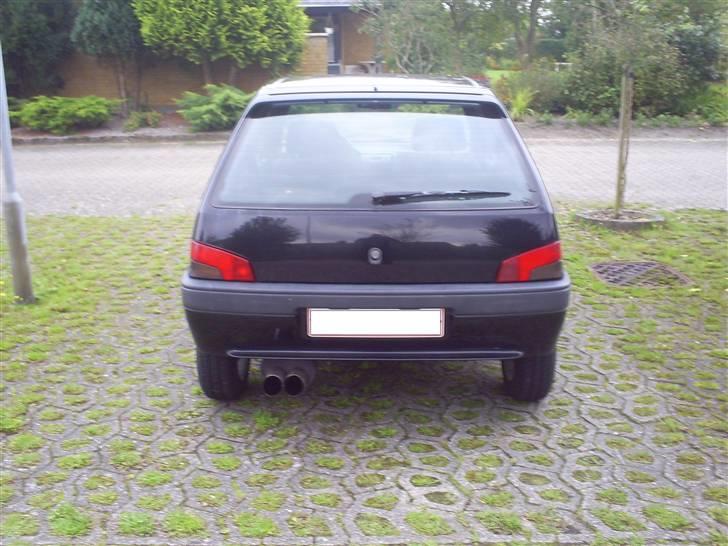 Peugeot 106 "byttet" - Bagfra.. pæn clean røv (hvis jeg selv skal sige det) billede 2