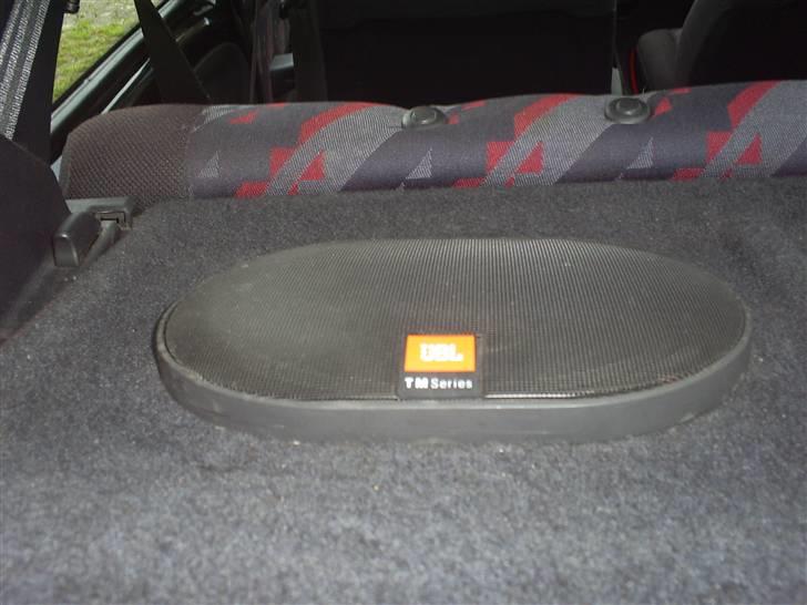 Peugeot 106 "byttet" - Hurtigt billede af JBL, højtallere i hattehylde. billede 9