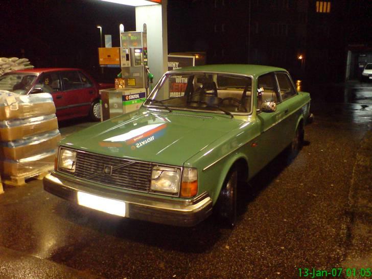 Volvo 242 2,1 DL   # SOLGT # - Uha nu har den været ude og blive luftet for omverden ved én af de første ture på Sjælland.. billede 5