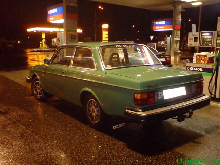 Volvo 242 2,1 DL   # SOLGT # - Ja fin ser den jo ud.. Et meget stolt øjeblik for mig.. billede 6