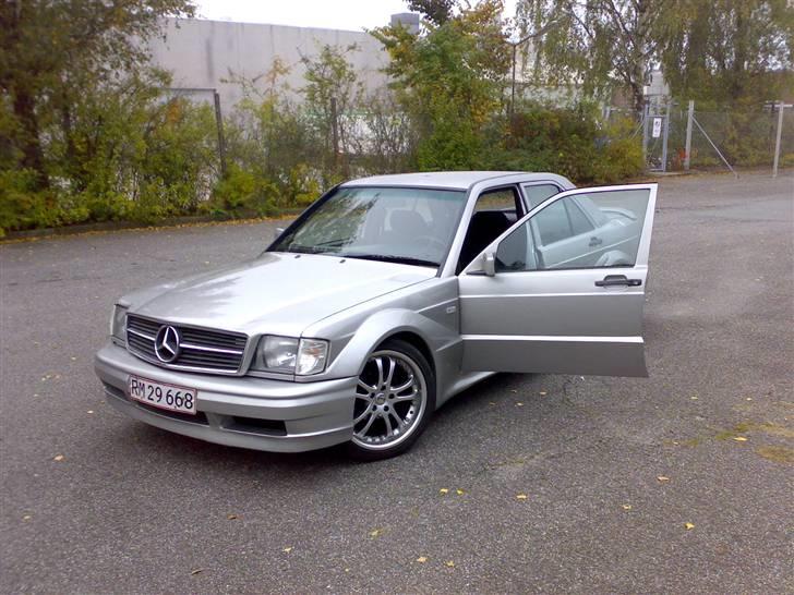 Mercedes Benz 190E, SOLGT billede 1