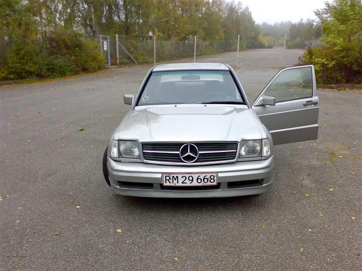 Mercedes Benz 190E, SOLGT billede 2