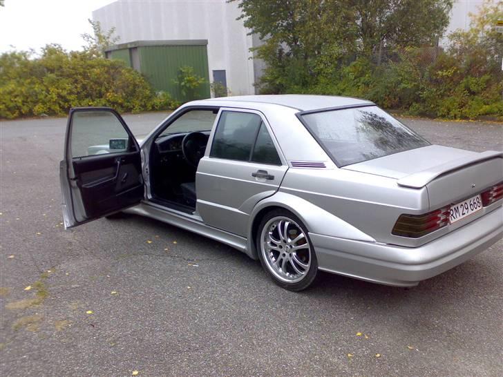 Mercedes Benz 190E, SOLGT billede 5