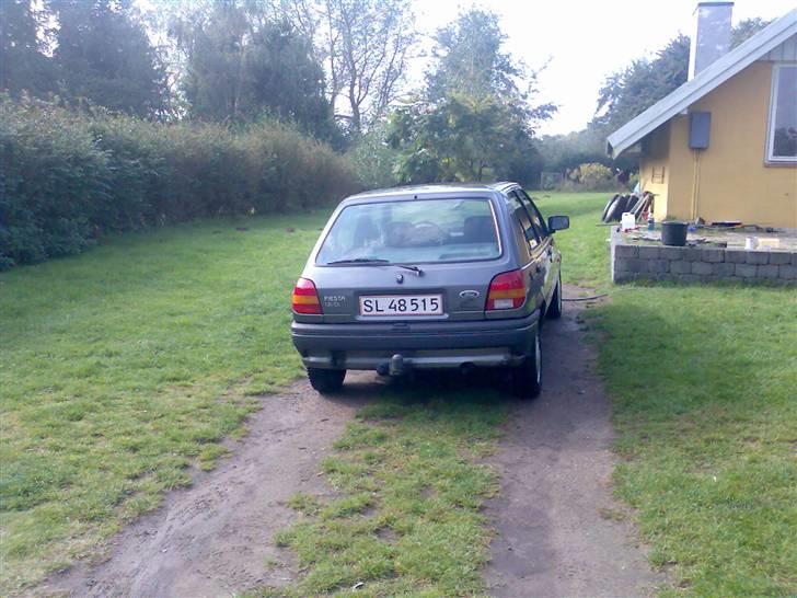 Ford Fiesta 1,3i solgt billede 8