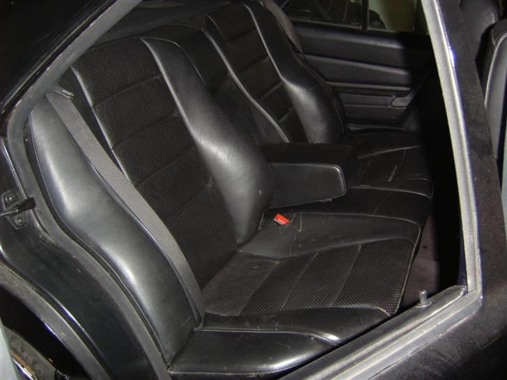 Mercedes Benz 190 2,3 16v - Bagsædet billede 3