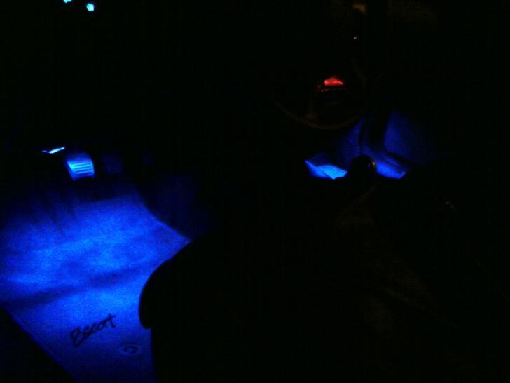 Ford Escort - Blåt lys ved føder ^^  31/5-09 billede 4