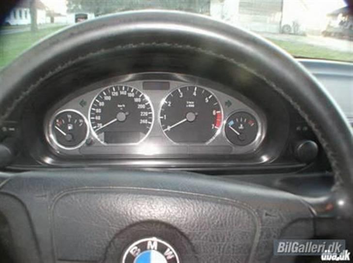 BMW 316i compact solgt billede 2