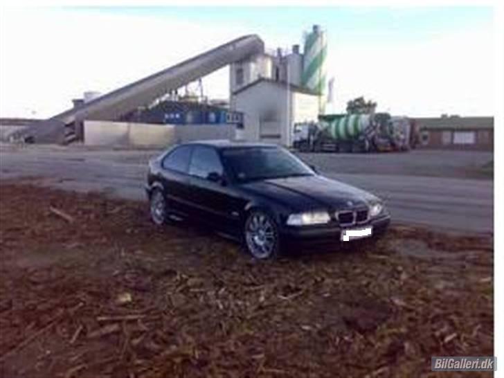 BMW 316i compact solgt billede 5