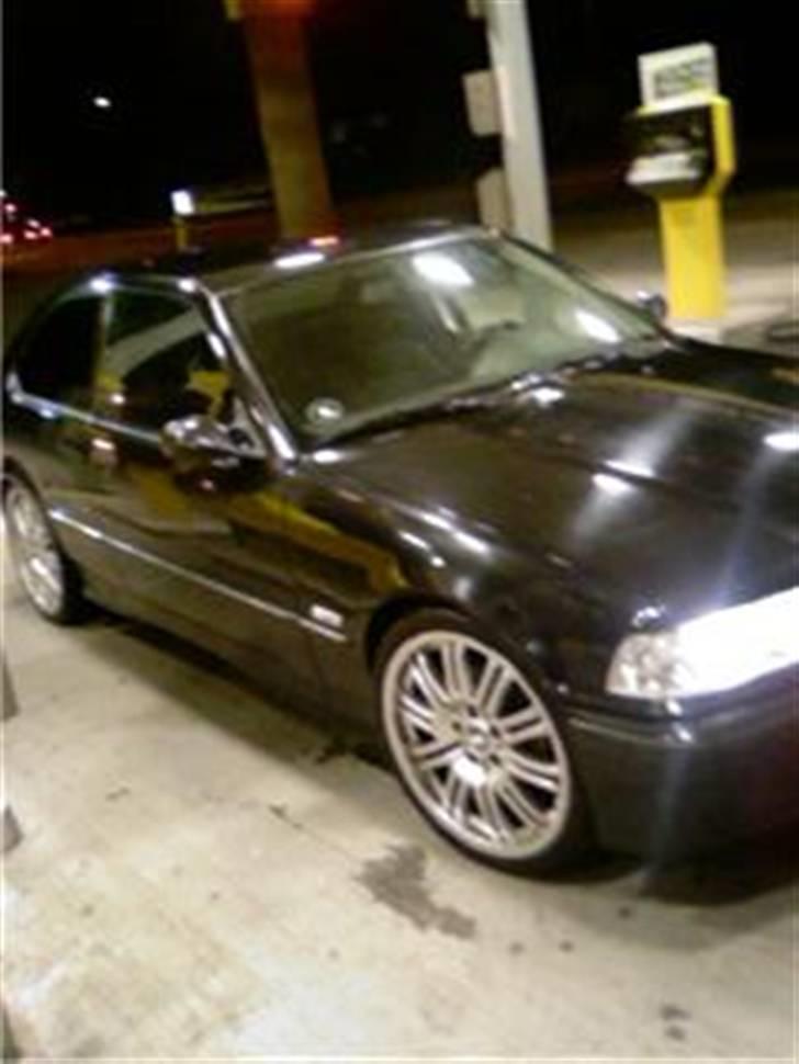 BMW 316i compact solgt billede 8