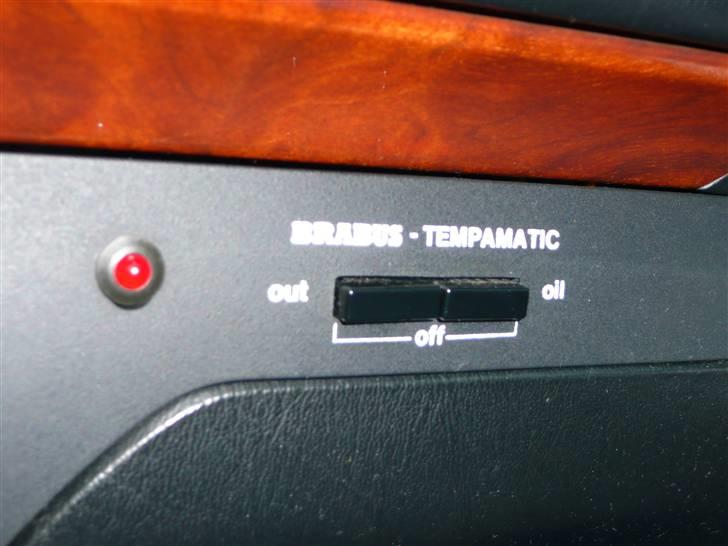 Mercedes Benz W124 - BRABUS 3.6-24 - BRABUS Tempamatic System - Cool detalje hvor enten luft eller Olie temp kan ses i bilens display billede 12