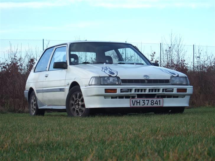 Toyota Corolla DX 1.3 - Solgt - Alle billeder er fra 30. dec. 2007 billede 2