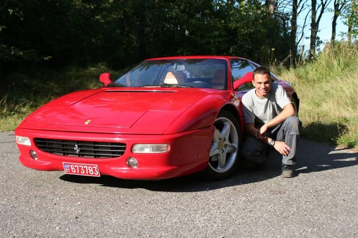 Ferrari 355 -GTB -  - Og her med den glade ejer.. Og nej det er ikke lilleper, Kim... smil billede 17