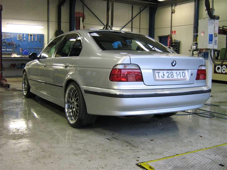 BMW E39 523i TILSALG TILSALG - så blev den sænket og nye lygter hele vejen rundt billede 10
