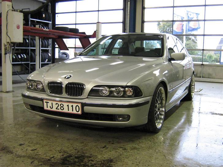 BMW E39 523i TILSALG TILSALG - sænket og nye lygter... nu mangler min frontlæbe bare at komme, så den kan blive malet og monteret billede 11