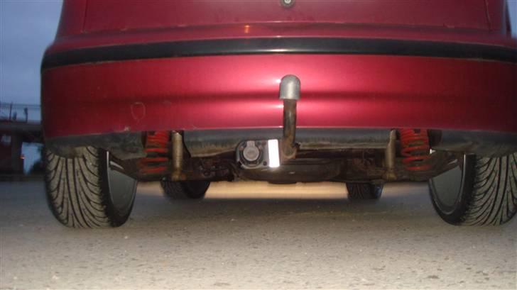 Fiat Punto 16v    SOLGT - er igang med at lave udstødning på den.. et afgangsrør i hver side.. billede 7