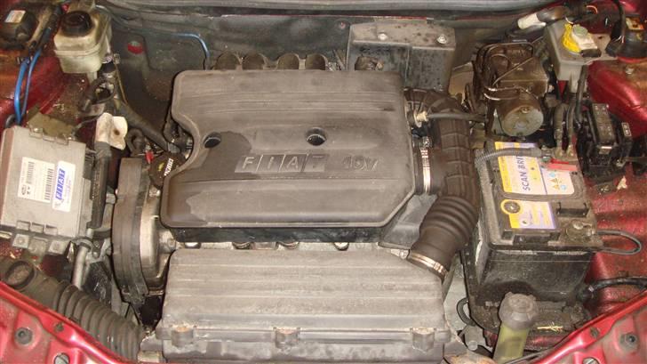 Fiat Punto 16v    SOLGT - Skal snart ha lavet noget ved det motorrum.. billede 10