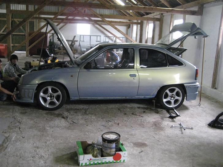 Opel Kadett 1,6i >>>SOLGT<<< - nyeste billede af den inden den bliver skilt ad.. billede 11