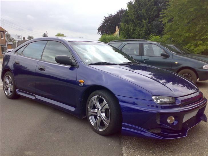 Mazda 323 F billede 1