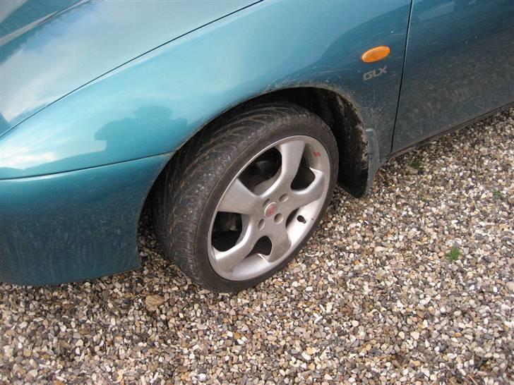 Mazda 323f SOLGT - de er lidt riset men det kan ikke undgåes når de bliver brugt  billede 2