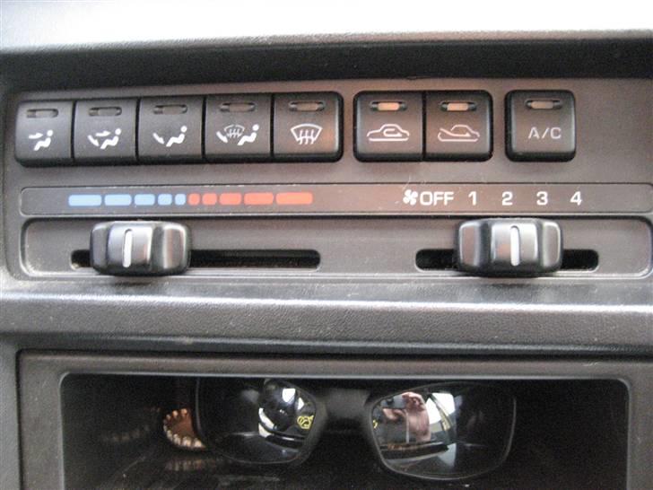 Mazda 323f SOLGT - der er a/c det er mega dejligt om sommeren når der er vamt billede 4