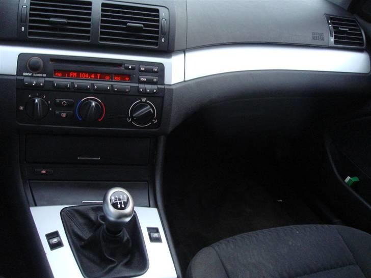 BMW 318I E46 SOLGT billede 9
