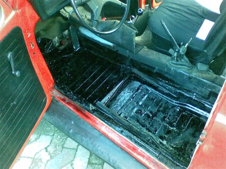 VW Bobbel (Solgt)  - og malede det over med sort billede 16