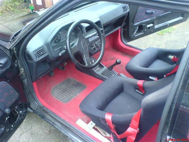 Peugeot 106 Rally Solgt - Kabinen med stole og H-seler billede 15