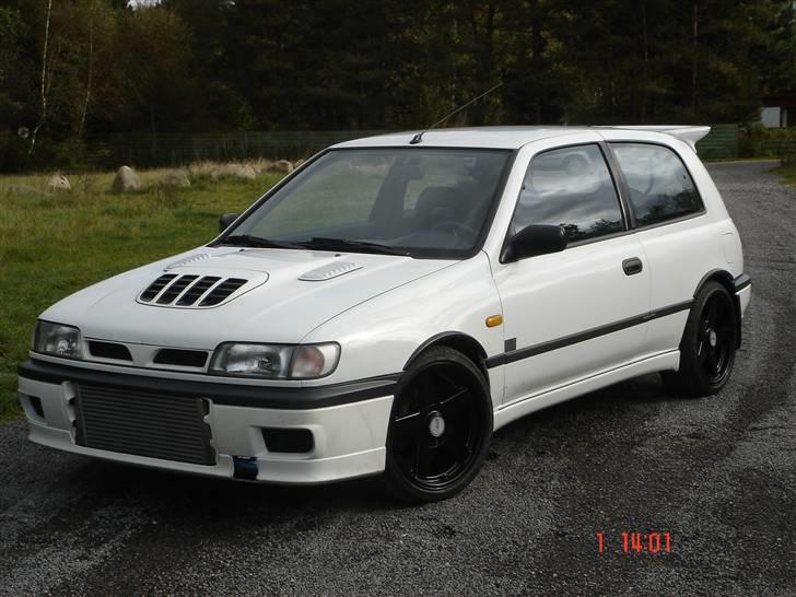 Nissan sunny gti r