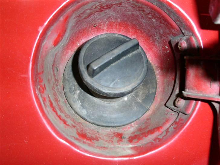 Opel Ascona C... Arbejdshesten - Ascona svaghed: Rust omkring tank dækslet.. Men her er INTET.. billede 9