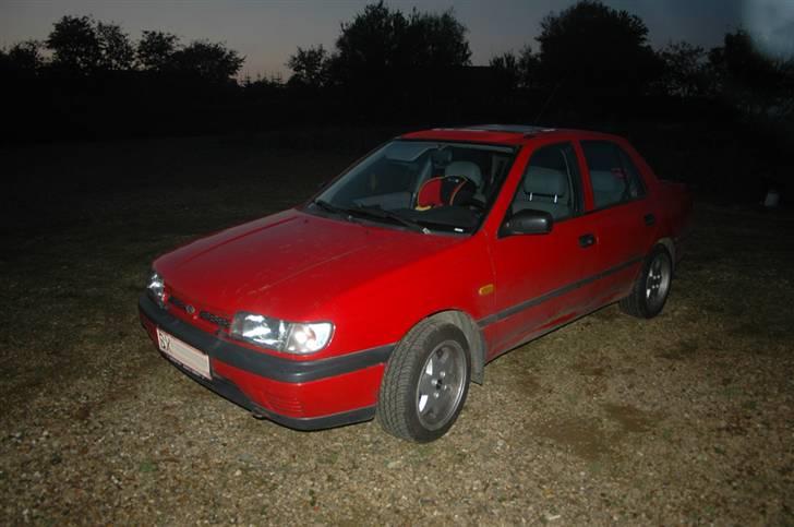 Nissan Sunny SKROTTET billede 5