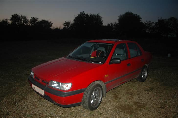 Nissan Sunny SKROTTET billede 6