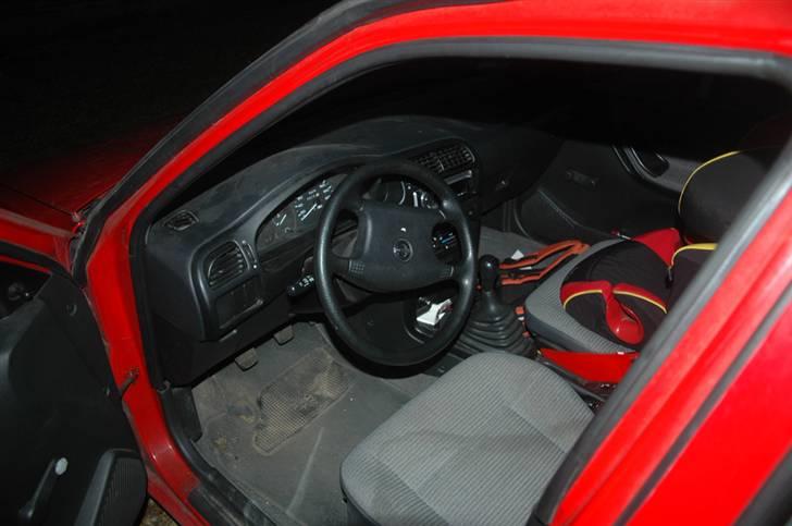 Nissan Sunny SKROTTET billede 11