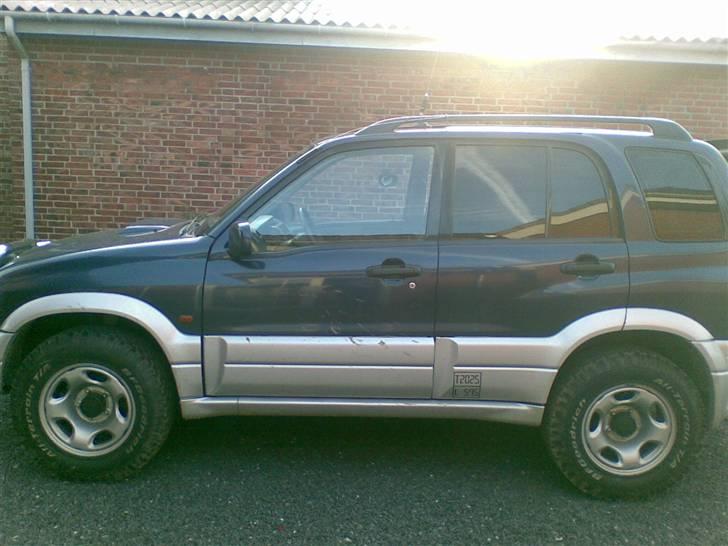 Suzuki grand vitara2,0 TD SOLGT - billede efter EMU, nu er dækkene idet mindste fri fra kasserne billede 10