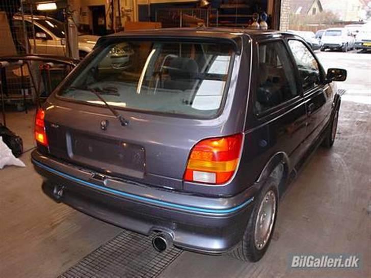 Ford Fiesta XR2iT "Solgt" - Billede lånt af tidligere ejer, nyt kommer snarest muligt :-D billede 4