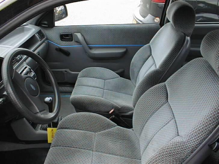 Ford Fiesta XR2iT "Solgt" - Kabinen, ganske standard og ellers i orden. billede 7