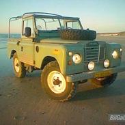 Land Rover 88"