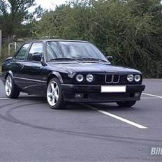BMW 323i