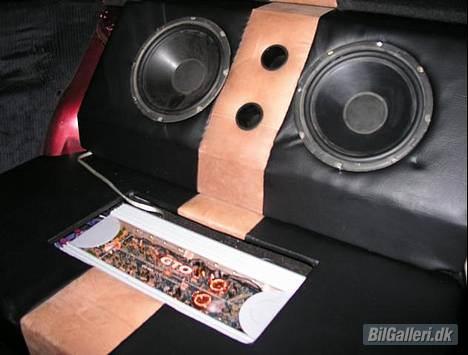 VW Golf 2 Celis og xenon - Lidt af anlæget! hvor er bagsæderne?? jaa det er en gulepladevogn, så der er plads til anlæget hehe billede 10