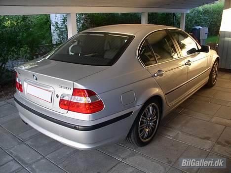 BMW 330 billede 1